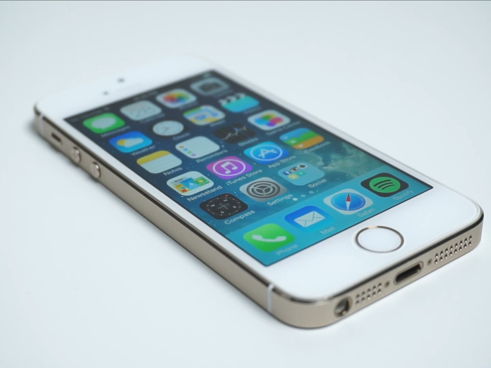 苹果版1377破解版(3733破解版游戏盒ios)-第3张图片-QuickQ官网