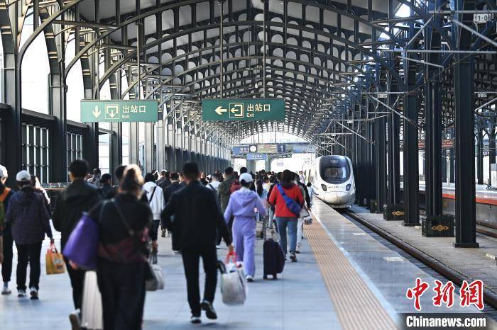 客发量高峰 哈铁预计发送旅客46万人次