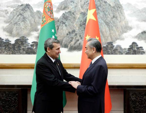 王毅会见土库曼斯坦副总理兼外长梅列多夫